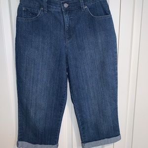 GLORIA VANDERBILT DENIM CAPRIS SIZE 4